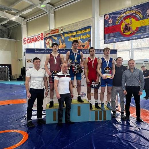 Артемий Семенов - победитель всероссийских соревнований по греко-римской борьбе 