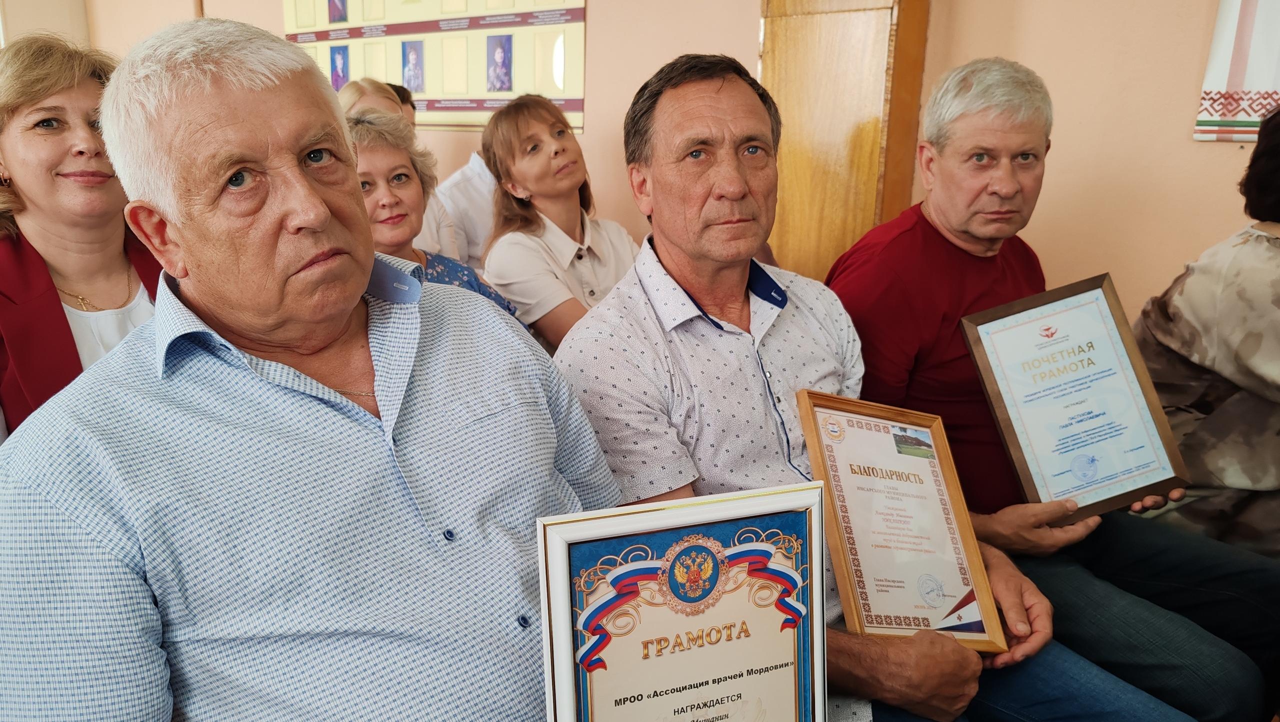 Более 50 медиков Рузаевской больницы получили награды Более 50 медиков Рузаевской больницы получили награды