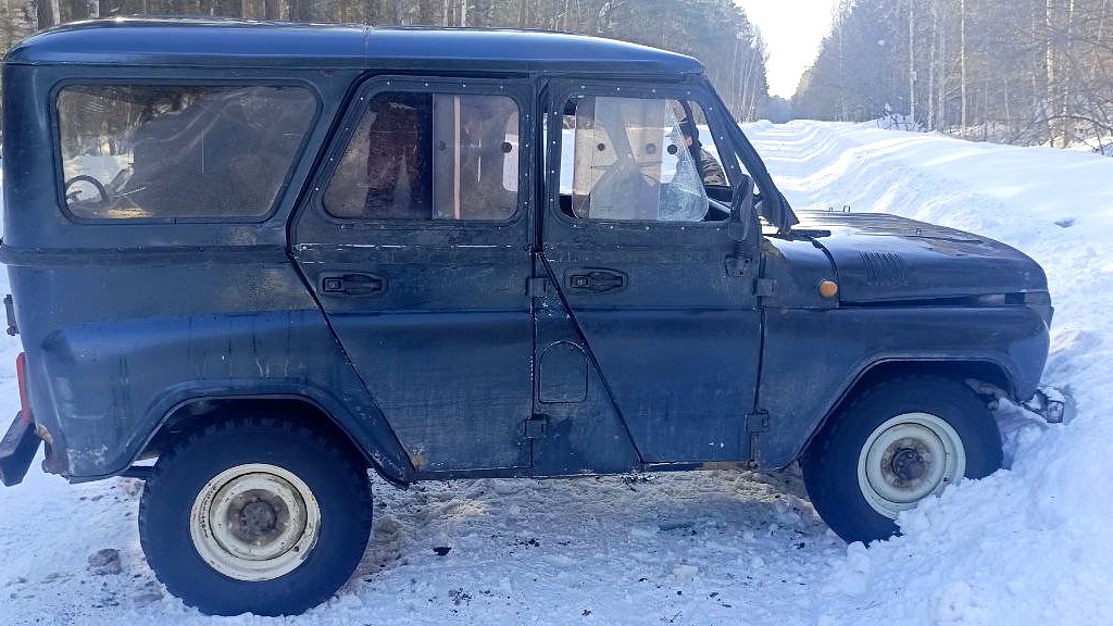 В Мордовии УАЗ опрокинулся после столкновения со снежным валом