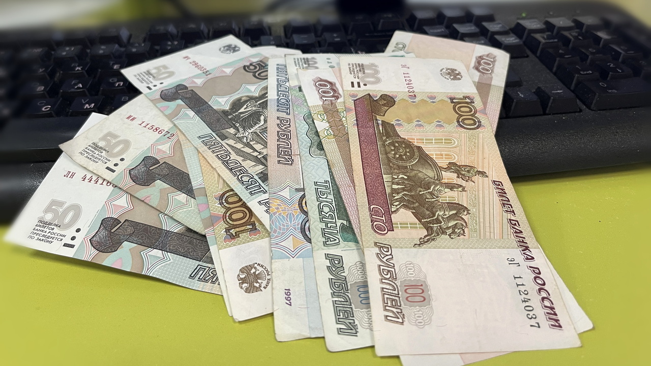 Частные детективы и работники инвестфондов больше всего просели по зарплатам 