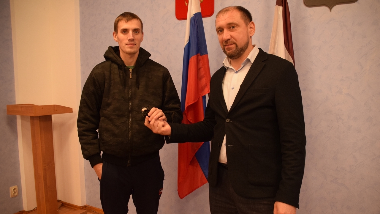 В Мордовии ещё один сирота получил ключи от новой квартиры 