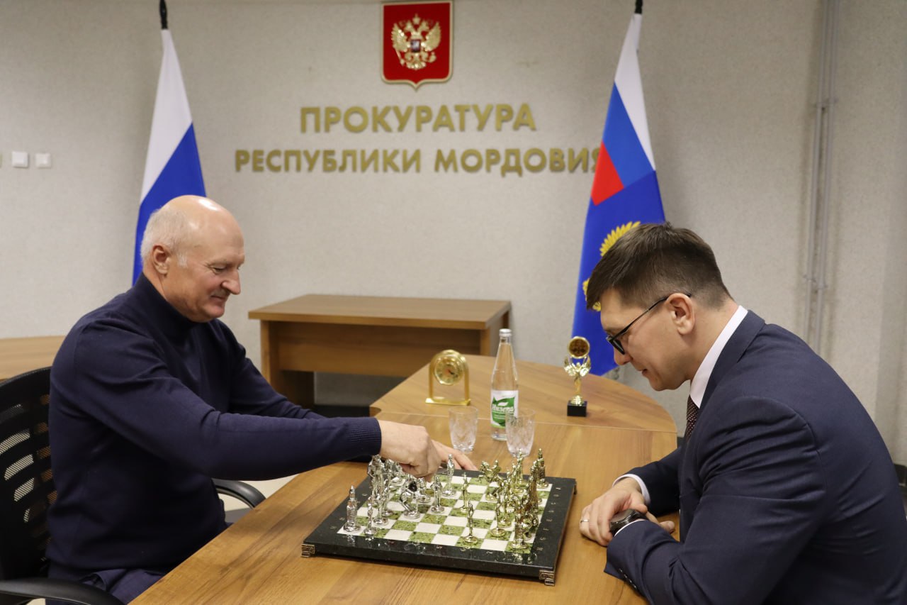Ветеран прокуратуры Мордовии обыграл коллег в шахматы Ветеран прокуратуры Мордовии обыграл коллег в шахматы