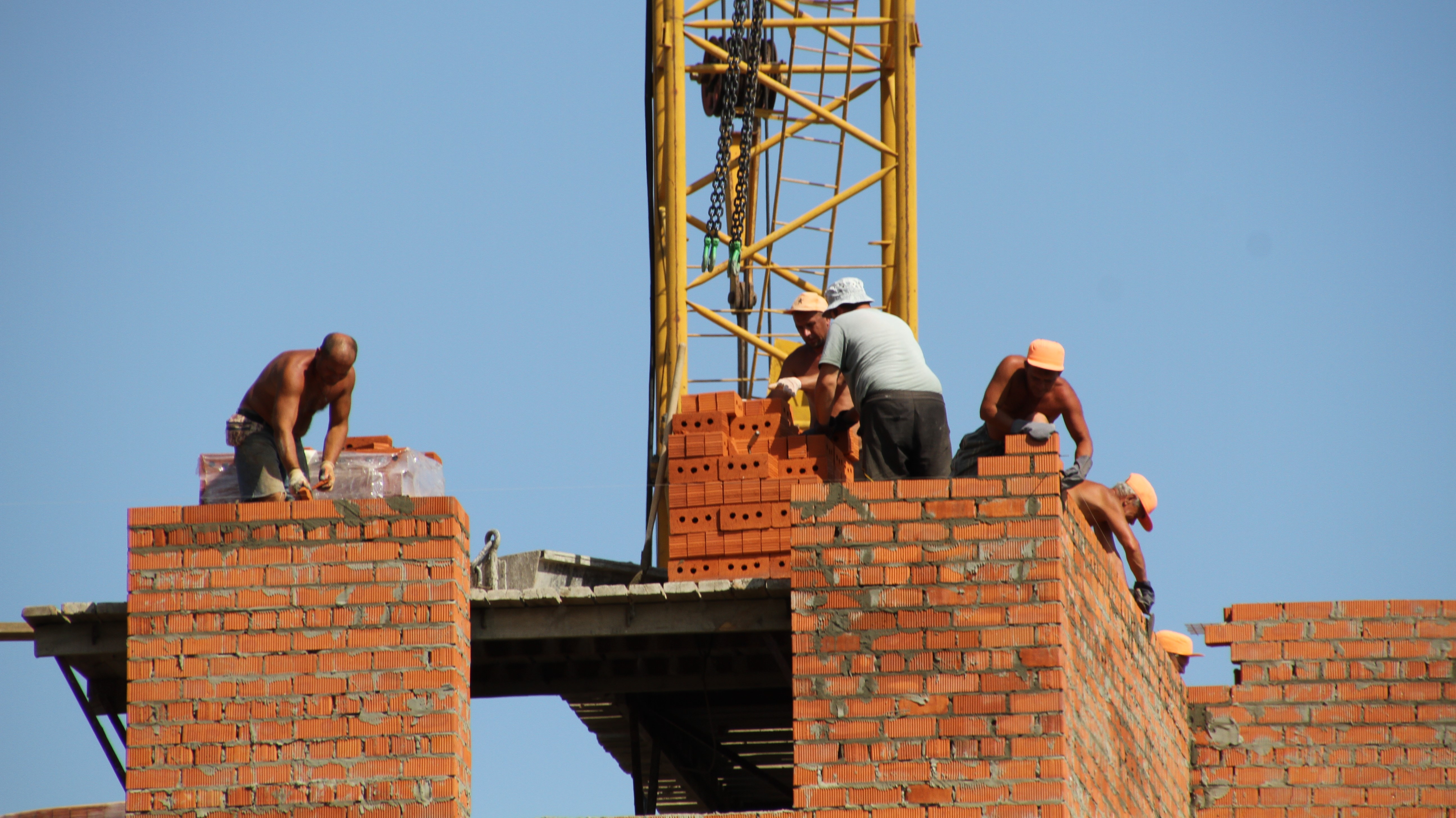 Штраф более 6 миллионов рублей заплатит работодатель за строивших школу в Саранске мигрантов