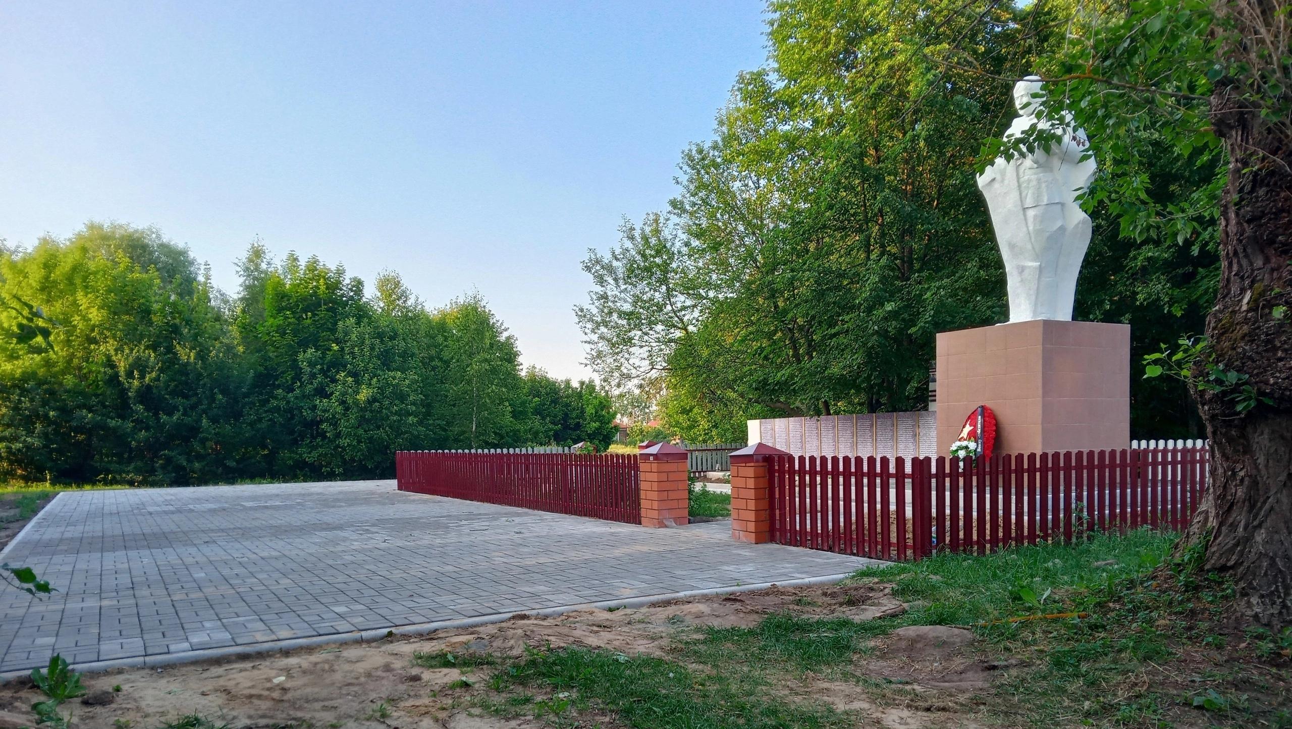 В Теньгушевском районе завершились работы по благоустройству территории памятника погибшим воинам В Теньгушевском районе завершились работы по благоустройству территории памятника погибшим воинам