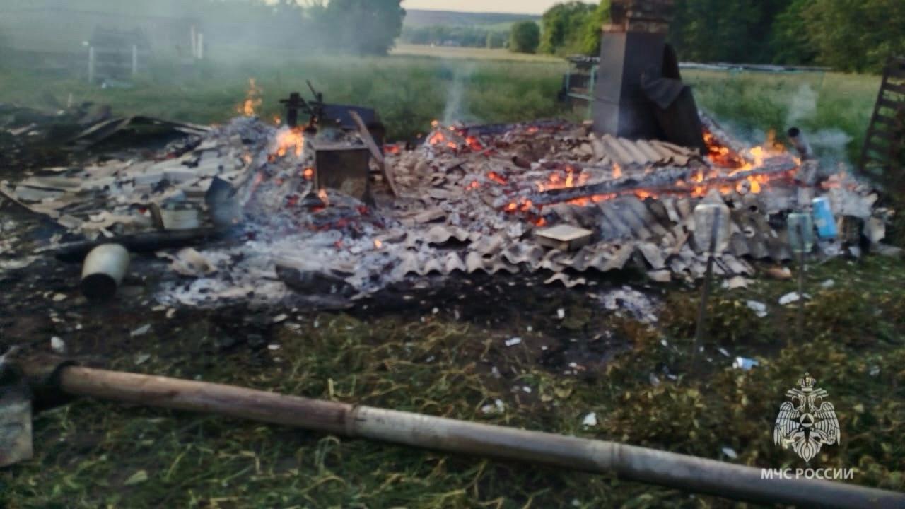 В Мордовии горели дом и две надворные постройки В Мордовии горели дом и две надворные постройки