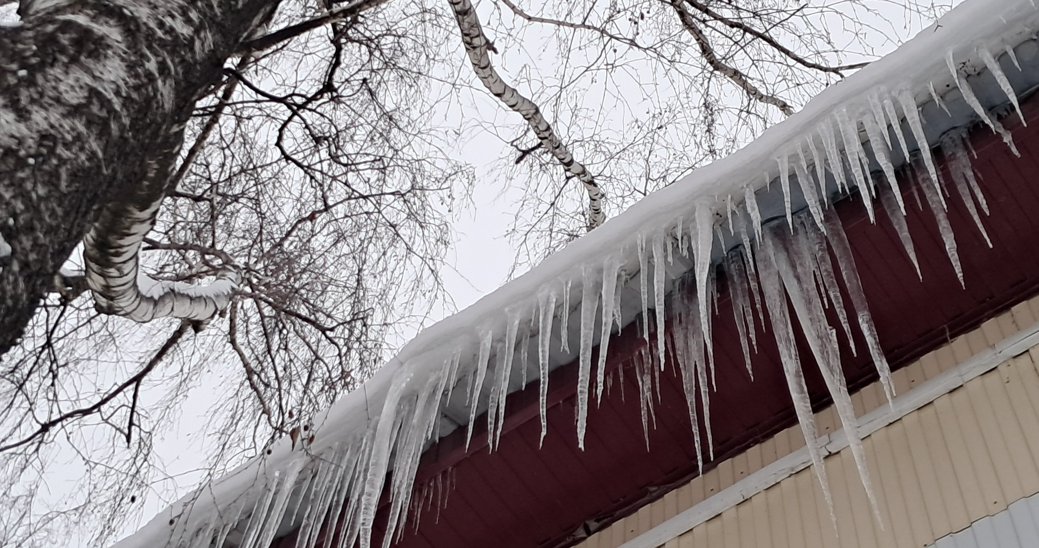 Власти Саранска попросили людей держаться от крыш подальше 