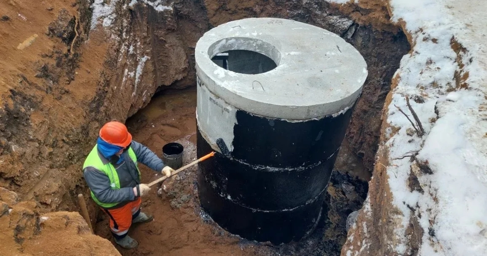 Новый водопровод в Саранске прокладывают в метель и морозы 