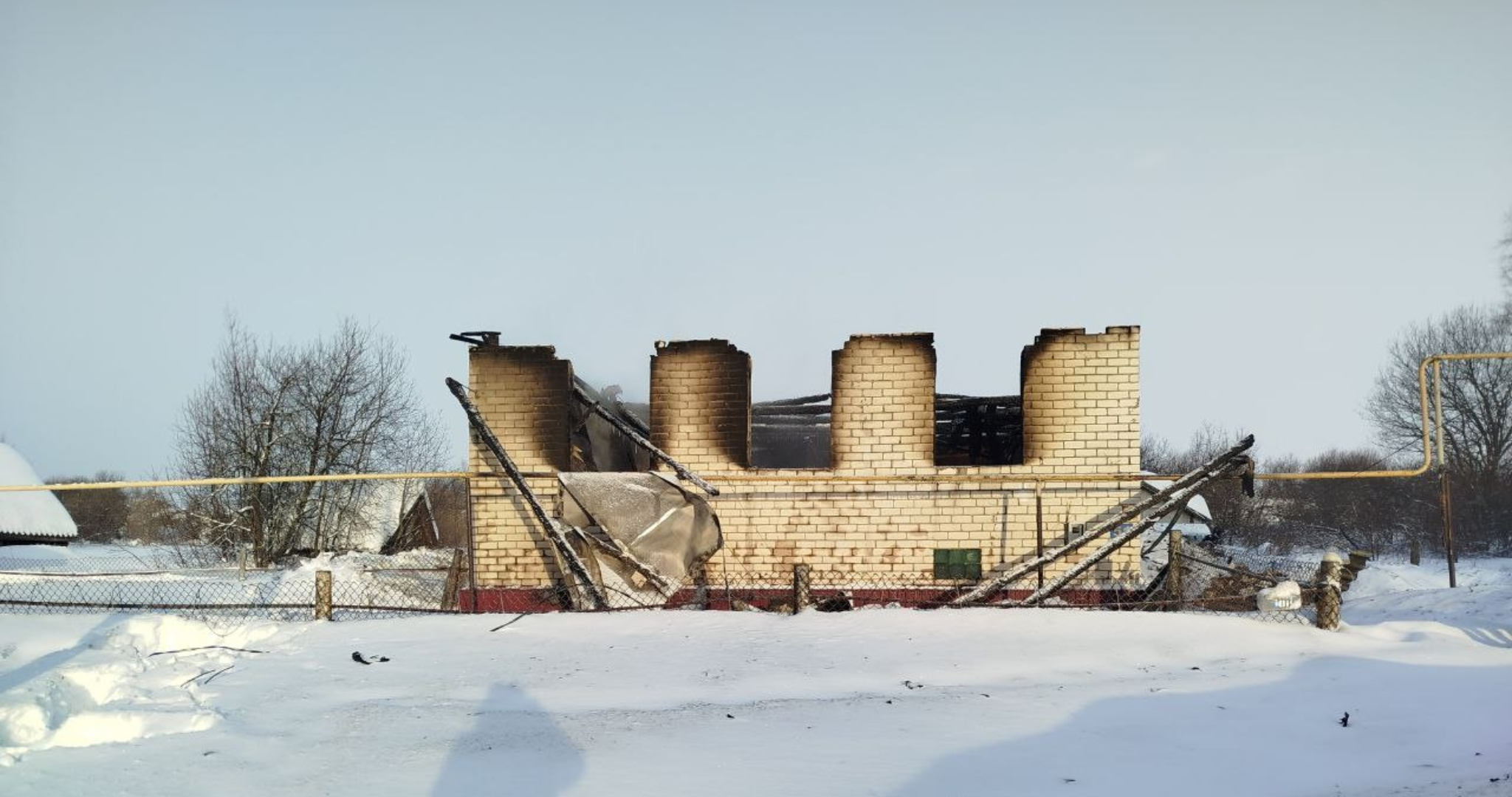 Семья с пятью детьми в Мордовии осталась бездомной из-за пожара 