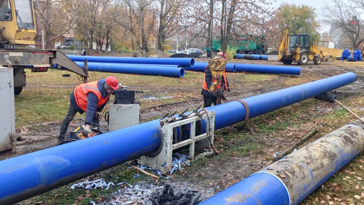 В Саранске прокладывают новый водопровод на Светотехстрое В Саранске прокладывают новый водопровод на Светотехстрое