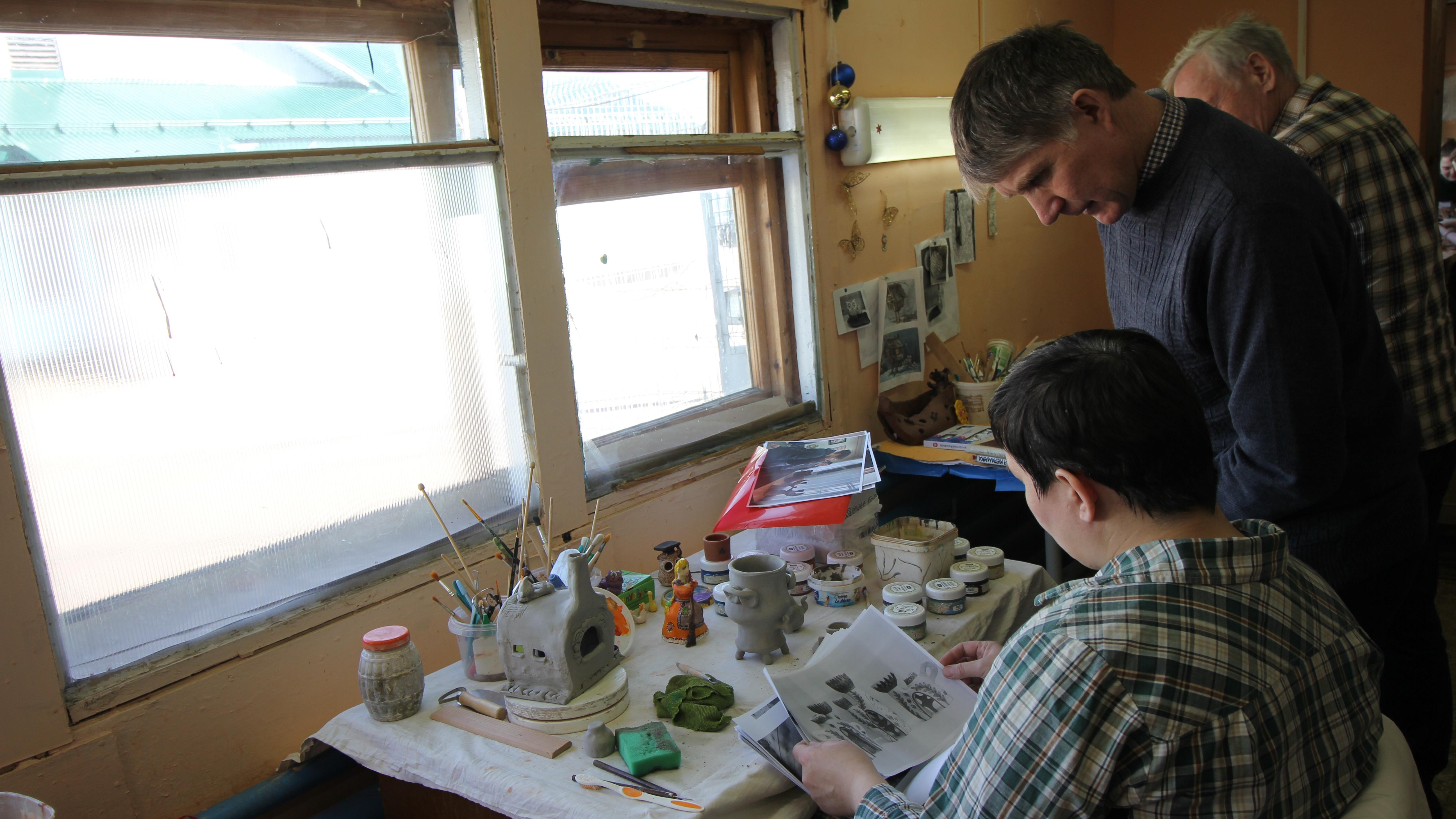 В Мордовии для осужденных женщин провели мастер-класс по гончарному делу