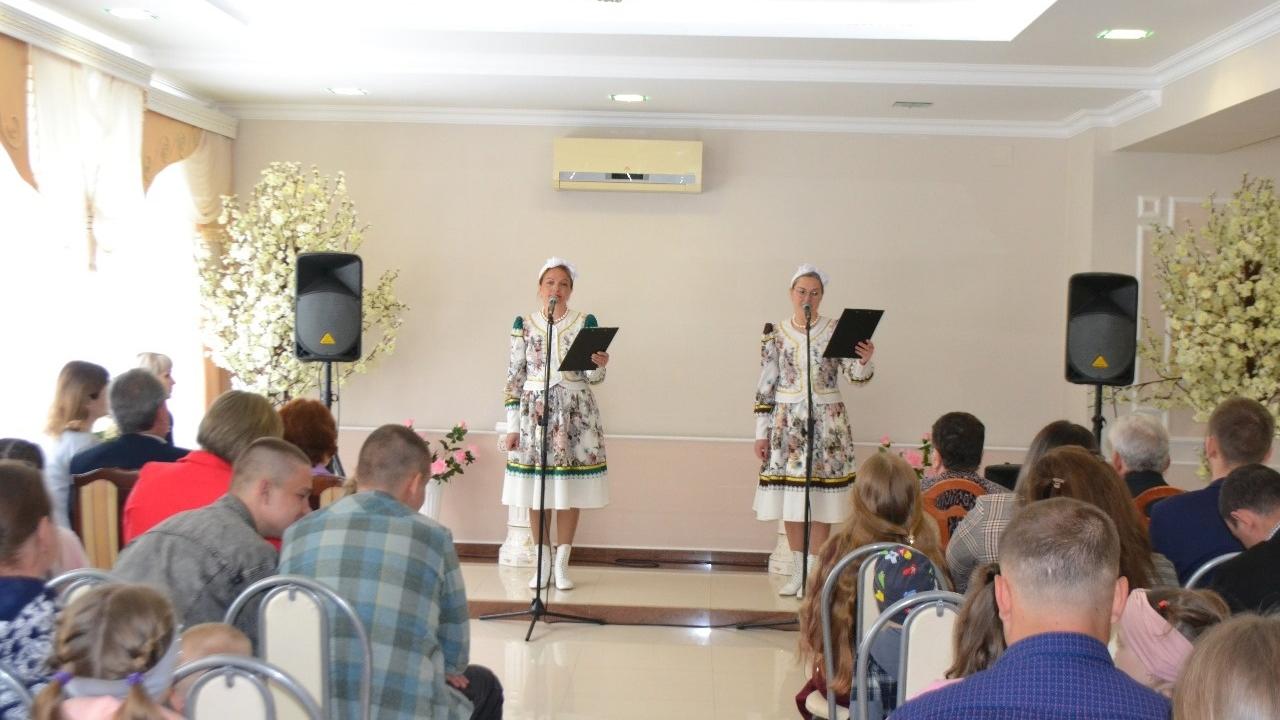 В Ковылкинском ЗАГСЕ наградили победителей конкурса «Семья года Республики Мордовия» В Ковылкинском ЗАГСЕ наградили победителей конкурса «Семья года Республики Мордовия»