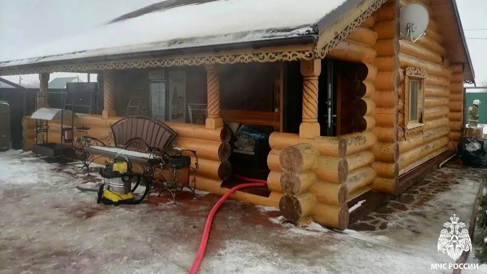 В Мордовии тушили пожар в бане