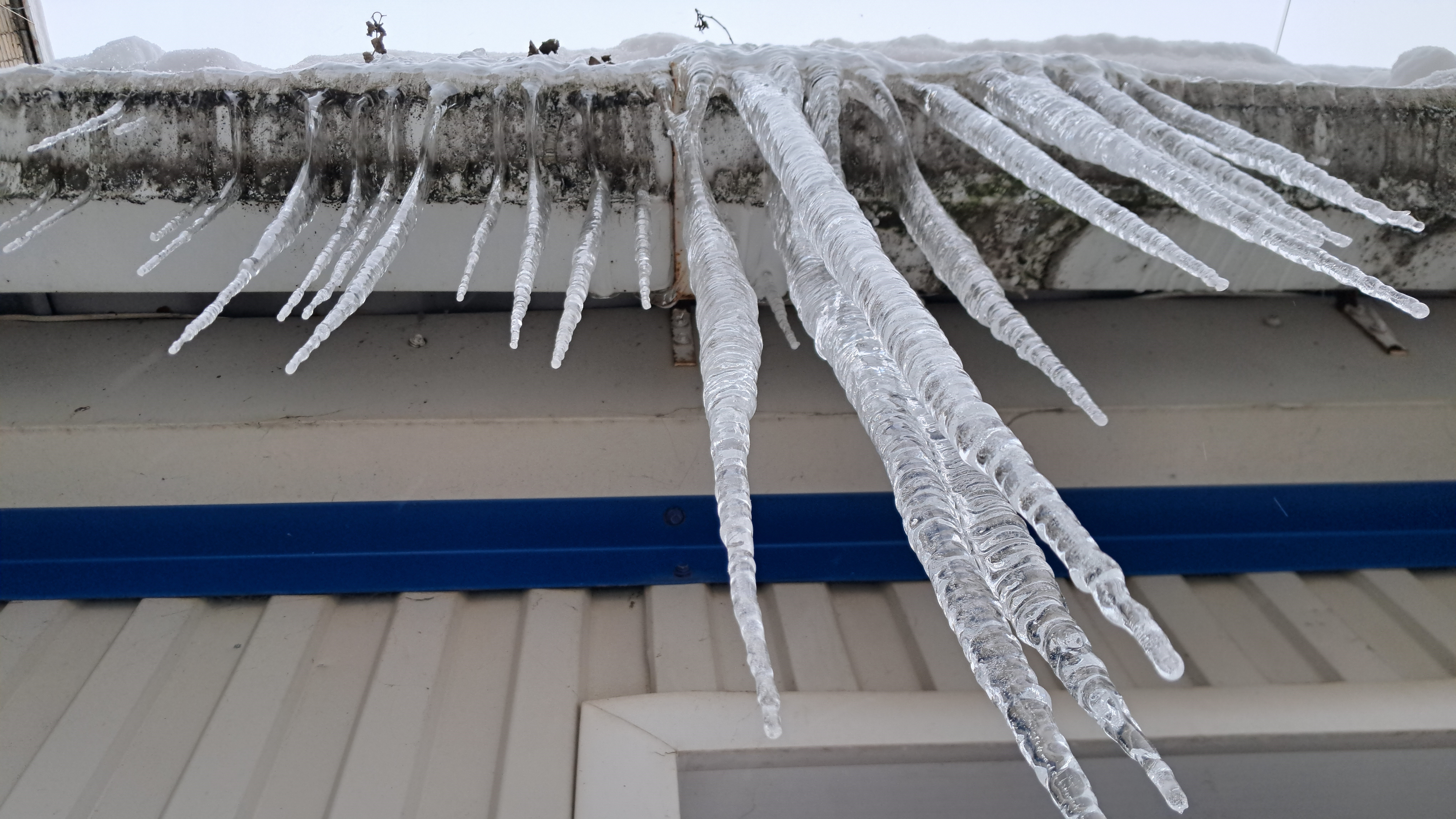 Следком Мордовии проводит проверку по факту гибели пенсионерки под глыбой льда