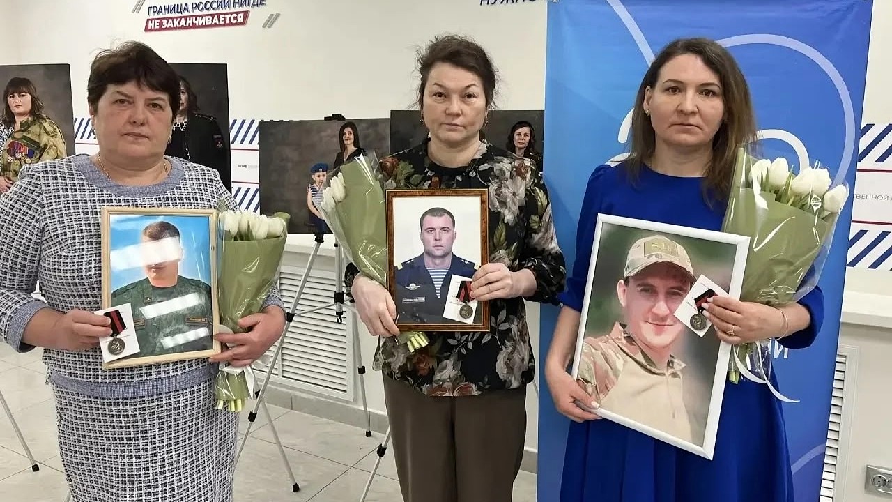 В Мордовии мамам погибших бойцов СВО вручили медали 