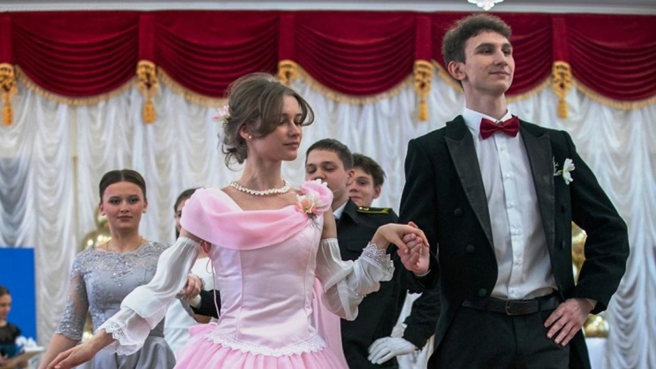 В Саранске более 150 человек стали участниками православного Сретенского бала