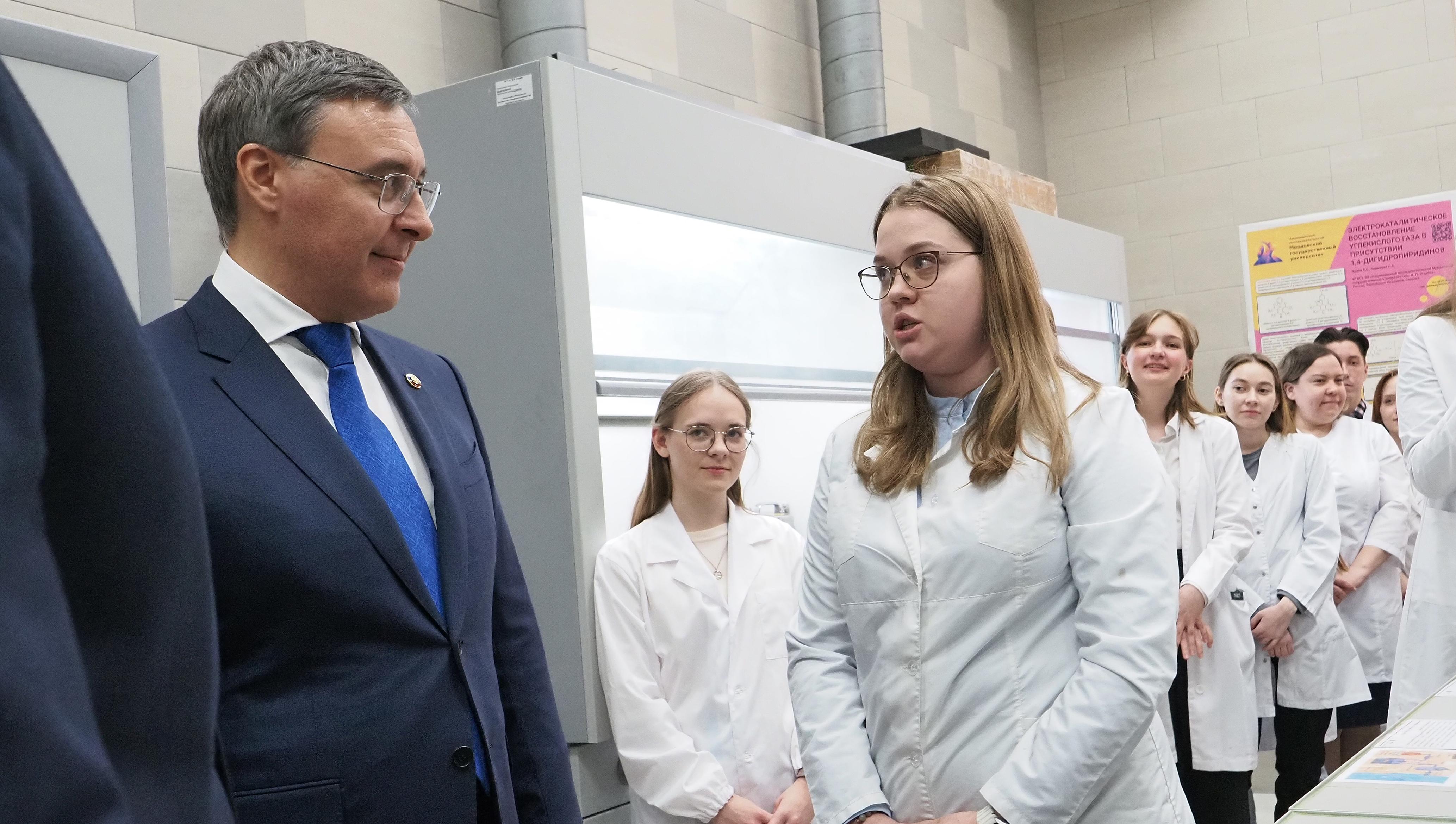 Глава Минобрнауки России оценил научные исследования ученых и студентов вуза Мордовии