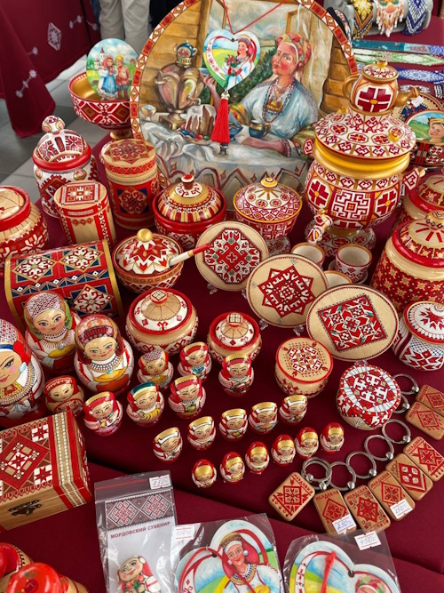 В Саранске состоялась выставка-ярмарка «Руками мастеров-умельцев» В Саранске состоялась выставка-ярмарка «Руками мастеров-умельцев»