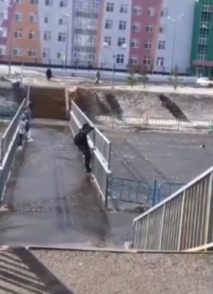 В Саранске закрыт пешеходный мост через Тавлу