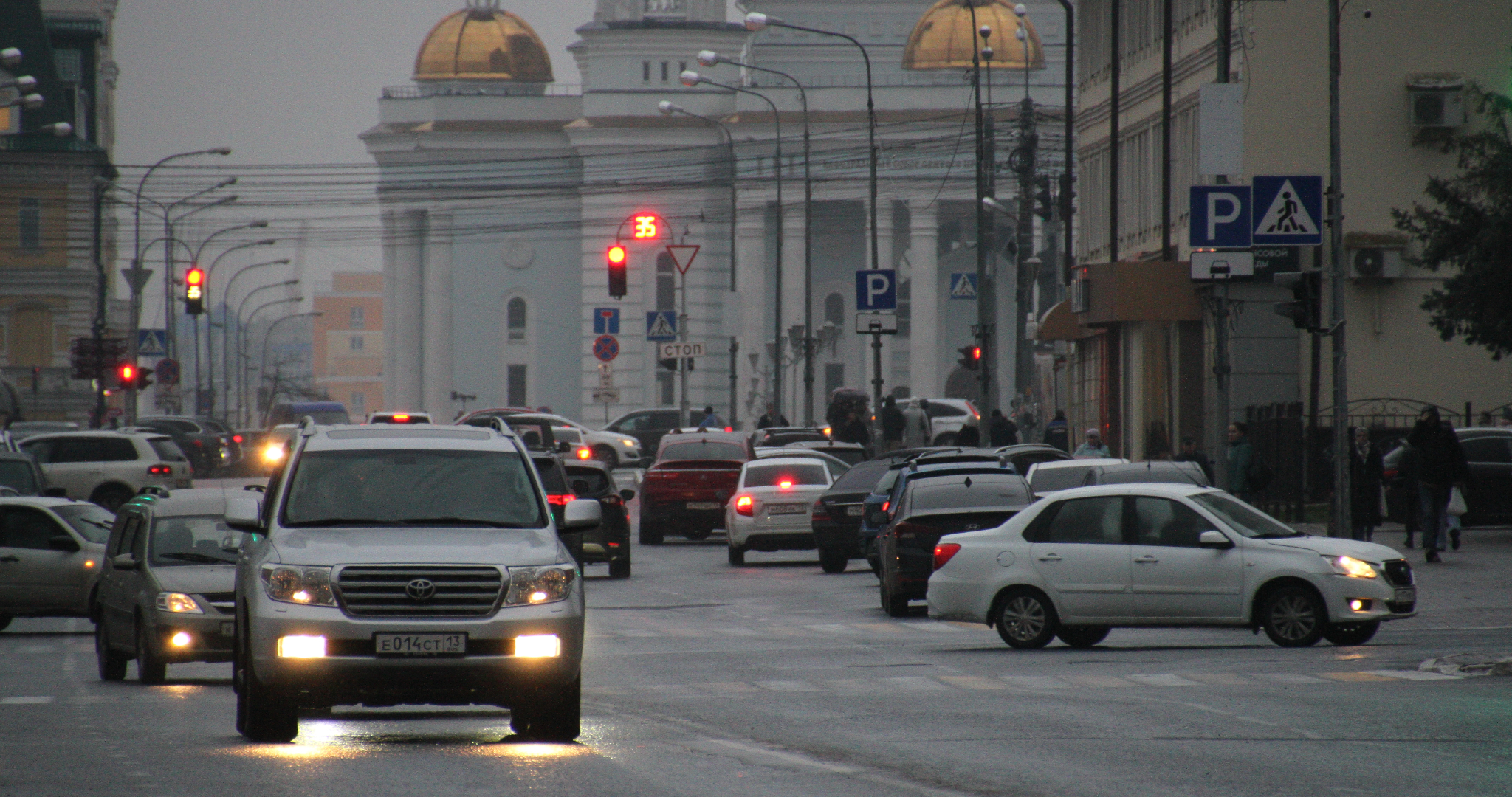 Новые легковушки в России стали дешевле 