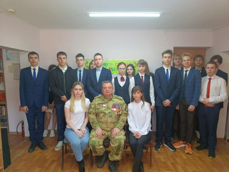 В Мордовии ветеран СВО встретился со школьниками