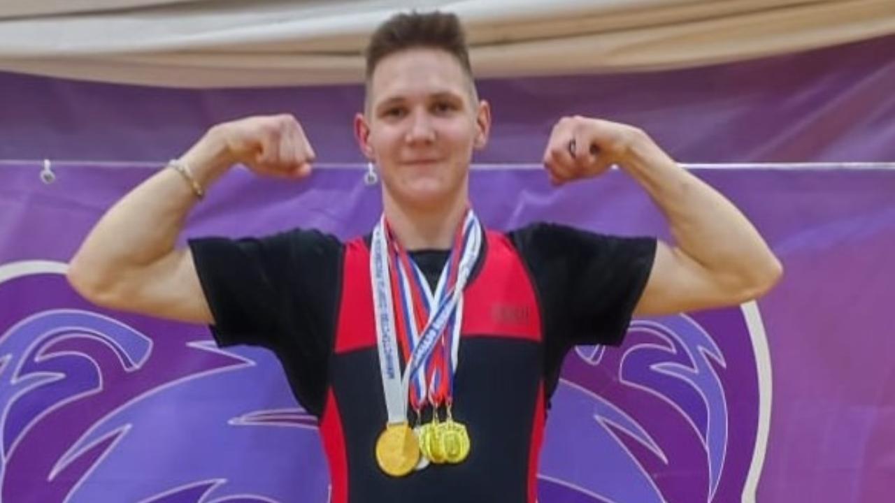 Кирилл Долгов - чемпион России по пауэрлифтингу (спорт ЛИН) Кирилл Долгов - чемпион России по пауэрлифтингу (спорт ЛИН)