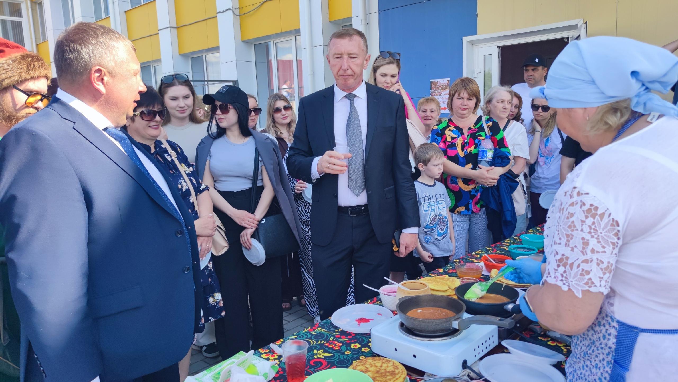В Кочелаеве отмечают День славянской письменности и культуры В Кочелаеве отмечают День славянской письменности и культуры