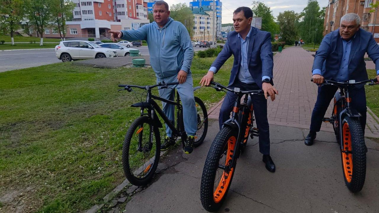Мэр Саранска провел велосипедный рейд по городу