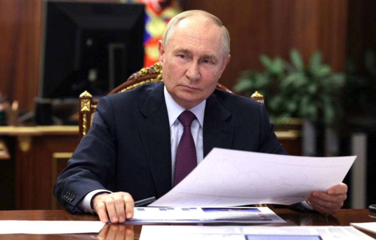 Владимир Путин наградил двух жителей Мордовии Владимир Путин наградил двух жителей Мордовии