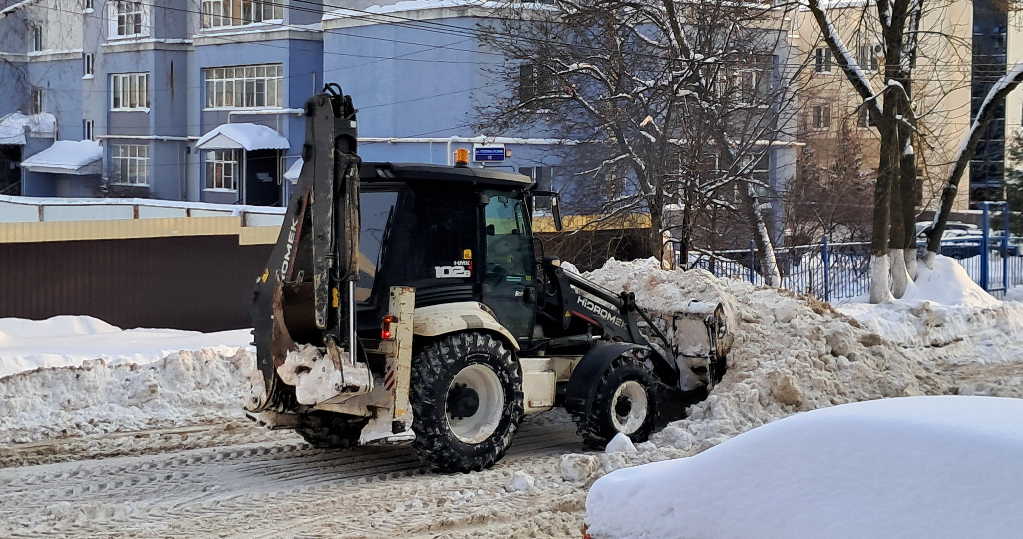 На уборку дорог в Мордовии вывели 375 машин и тракторов 