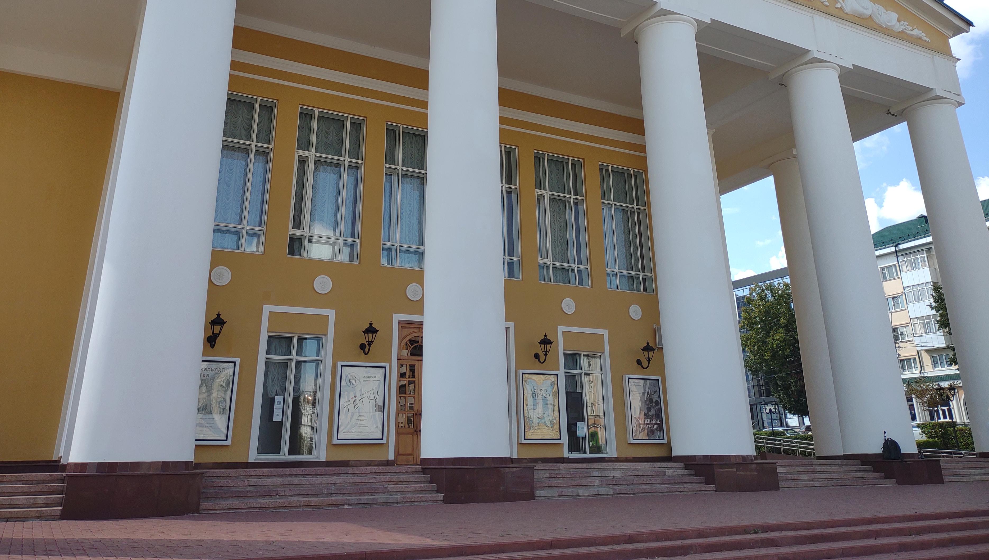 На Театральной площади Саранска временно запретят стоянку