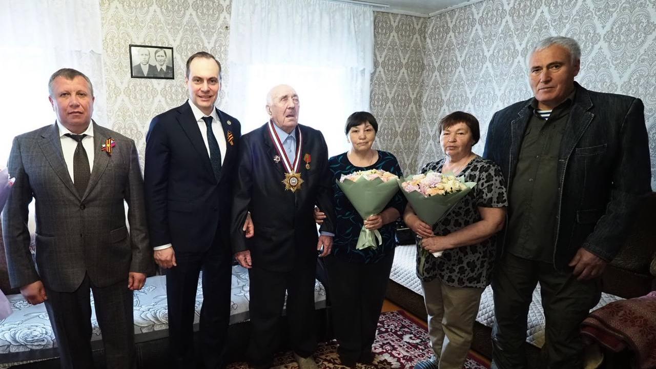Артём Здунов навестил фронтовика и заслуженного учителя Мордовии Артём Здунов навестил фронтовика и заслуженного учителя Мордовии
