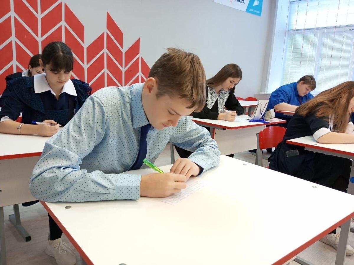Школьники Мордовии пишут новогодние письма защитникам 