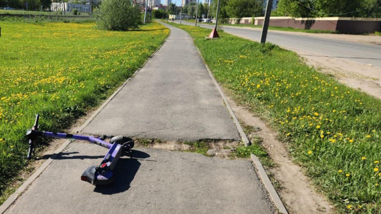 В Саранске выявили тротуар с необычной «переправой» В Саранске выявили тротуар с необычной «переправой»