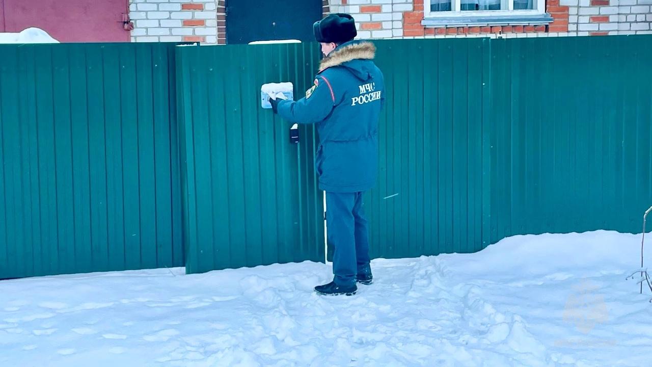 Жителям Мордовии вручили памятки по пожарной безопасности Жителям Мордовии вручили памятки по пожарной безопасности