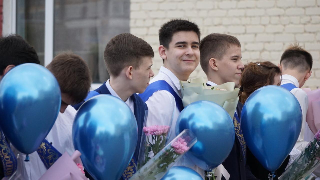 Онищенко высказался об идее сократить летние каникулы и школьников 