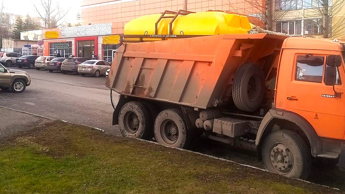 Жителям Светотехстроя снова везут воду