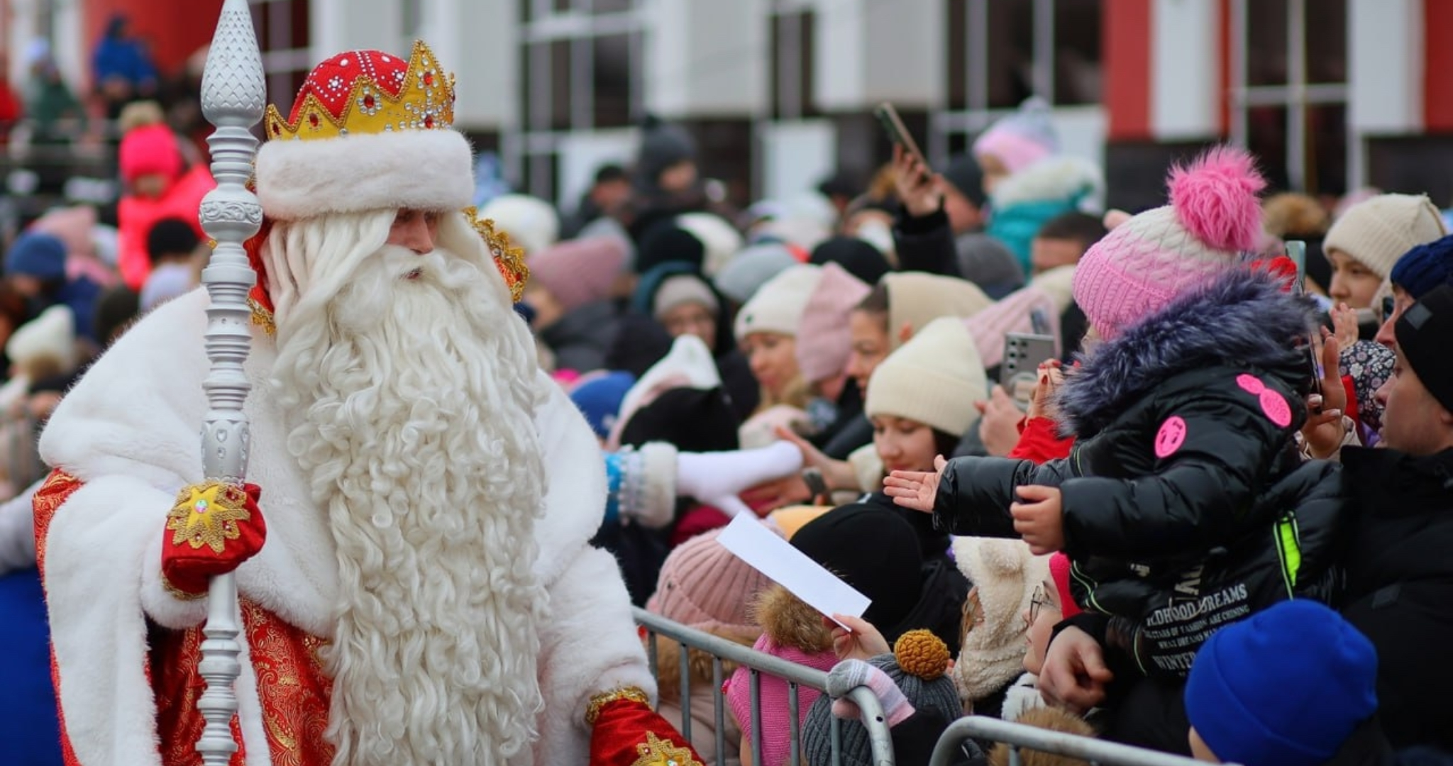 В Саранске больше 10 тысяч детей встречали поезд Деда Мороза 