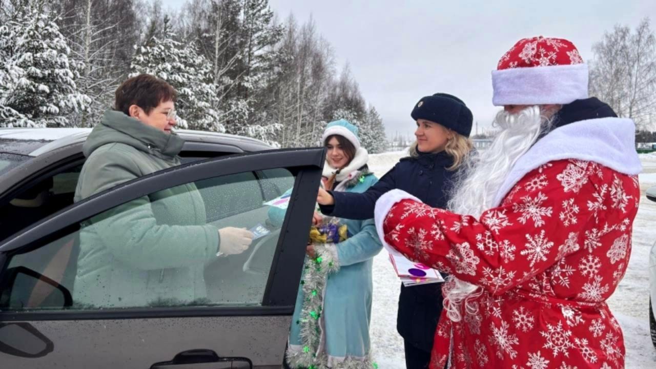 На дороги Мордовии вышел патруль Деда Мороза