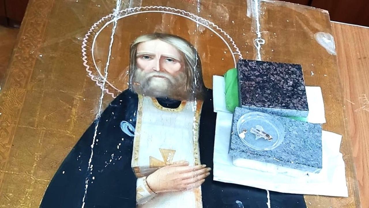 В Мордовии реставрируют старинную икону Серафима Саровского В Мордовии реставрируют старинную икону Серафима Саровского