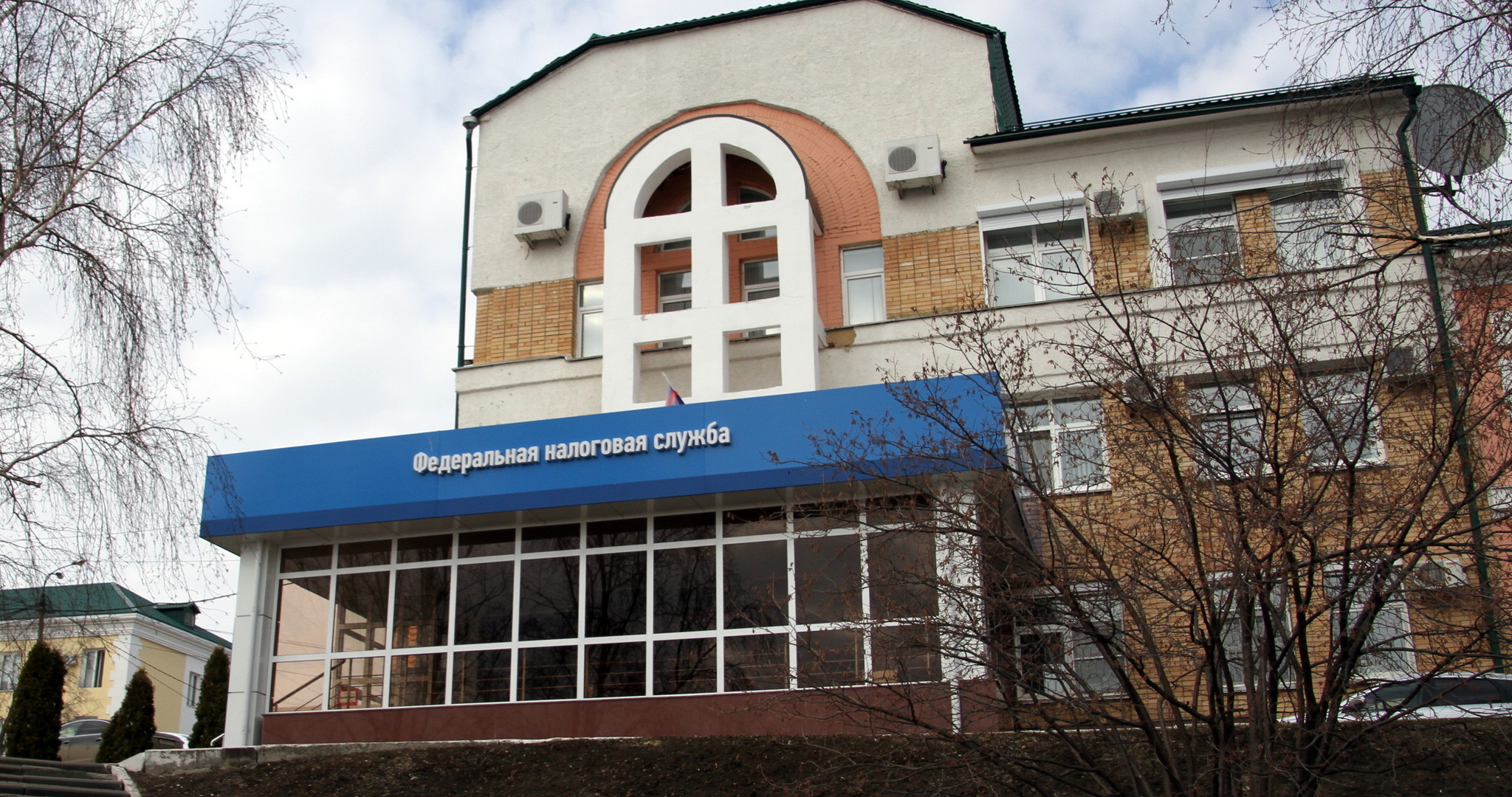 Налоговикам разрешили списывать деньги со счетов и вкладов должников 