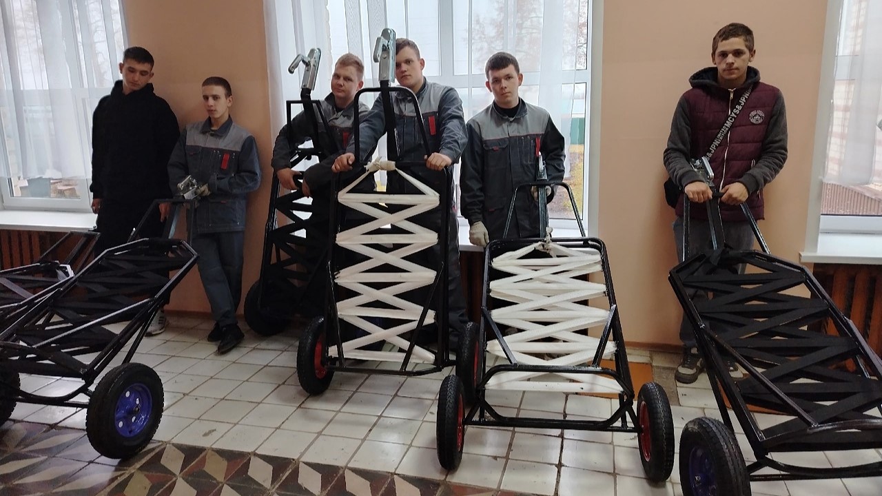 Студенты Мордовии сделали для СВО эвакуационные тележки