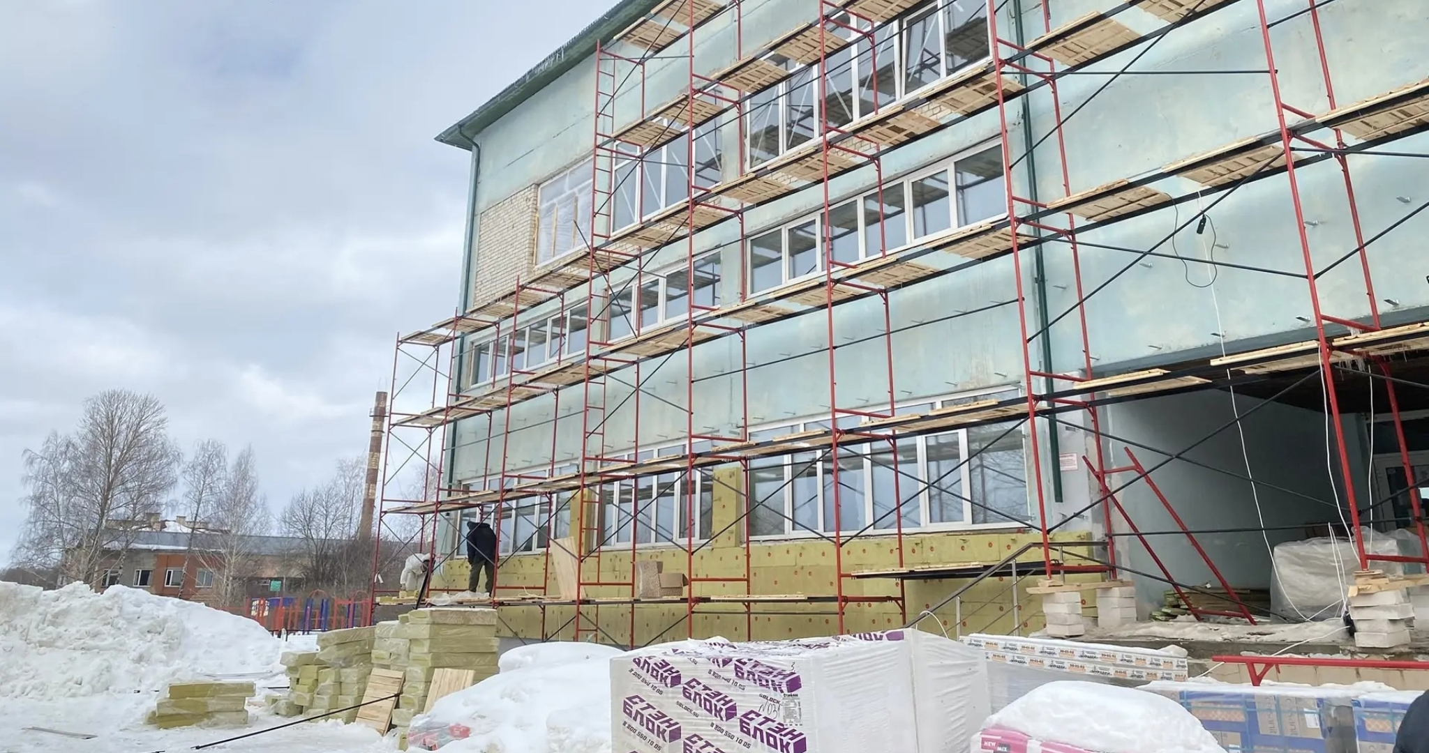 В Мордовии проверили ход ремонта торбеевской библиотеки и школы №3 