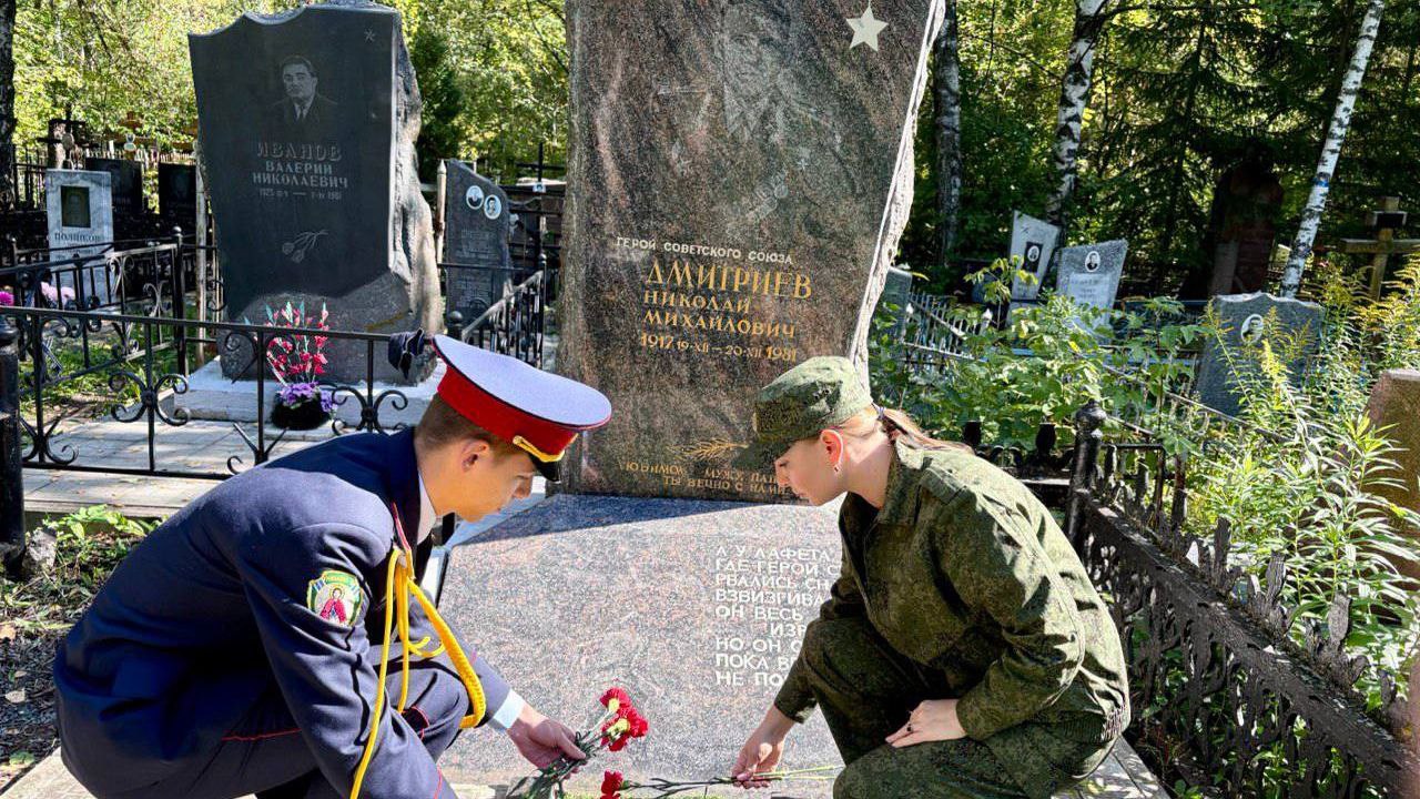 Следком Мордовии и кадеты привели в порядок памятник Герою Советского Союза Следком Мордовии и кадеты привели в порядок памятник Герою Советского Союза
