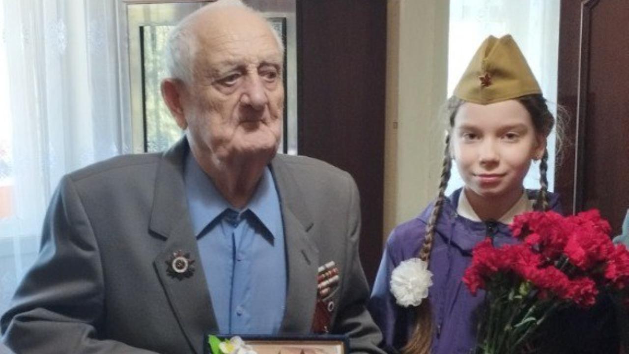 Акция «Под окнами ветерана» продолжается в Саранске Акция «Под окнами ветерана» продолжается в Саранске