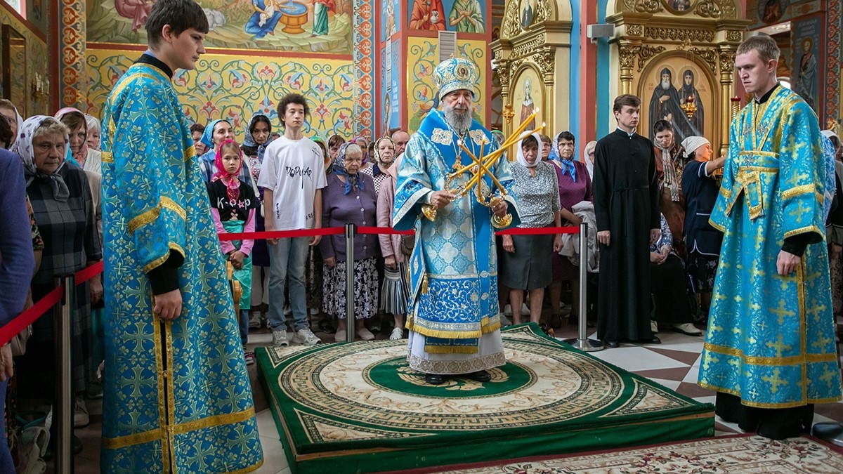 В Саранске прошел крестный ход к источнику Казанской иконы Божией Матери В Саранске прошел крестный ход к источнику Казанской иконы Божией Матери