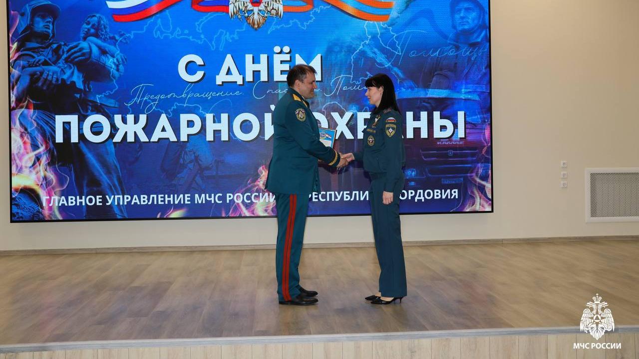 В МЧС Мордовии отметили наиболее отличившихся в службе сотрудников В МЧС Мордовии отметили наиболее отличившихся в службе сотрудников