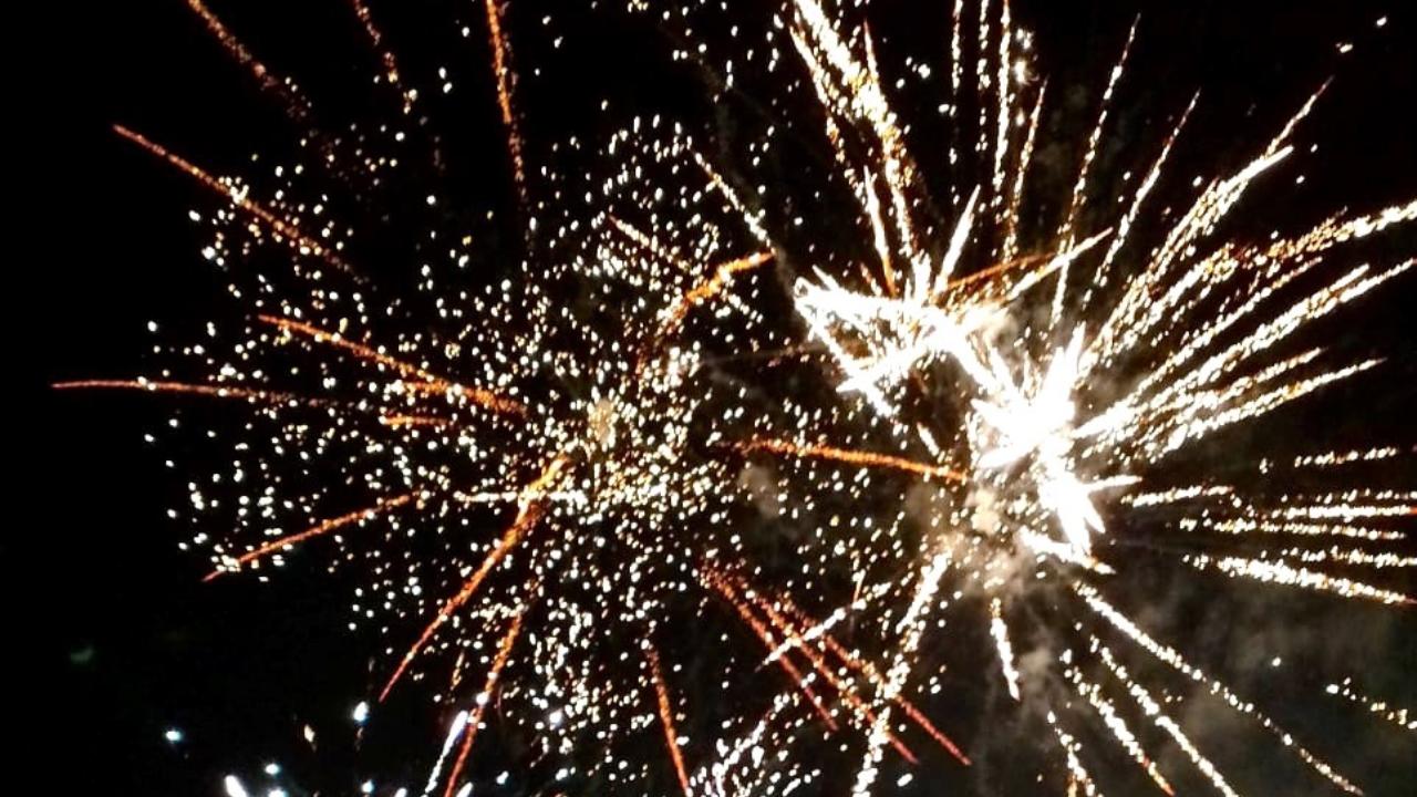 В Зубовой Поляне в честь героев Великой Отечественной войны небо озарил салют В Зубовой Поляне в честь героев Великой Отечественной войны небо озарил салют