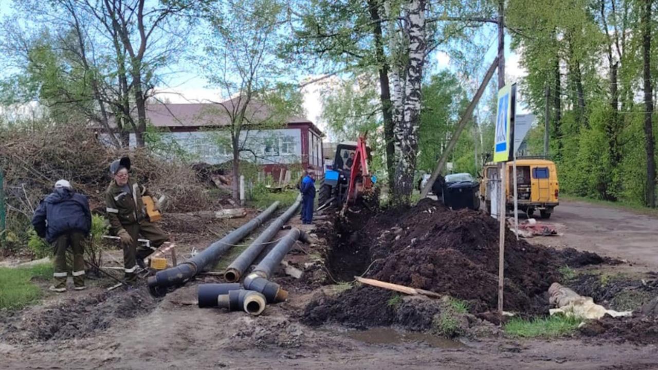 В Ардатове ремонтируют теплотрассу В Ардатове ремонтируют теплотрассу