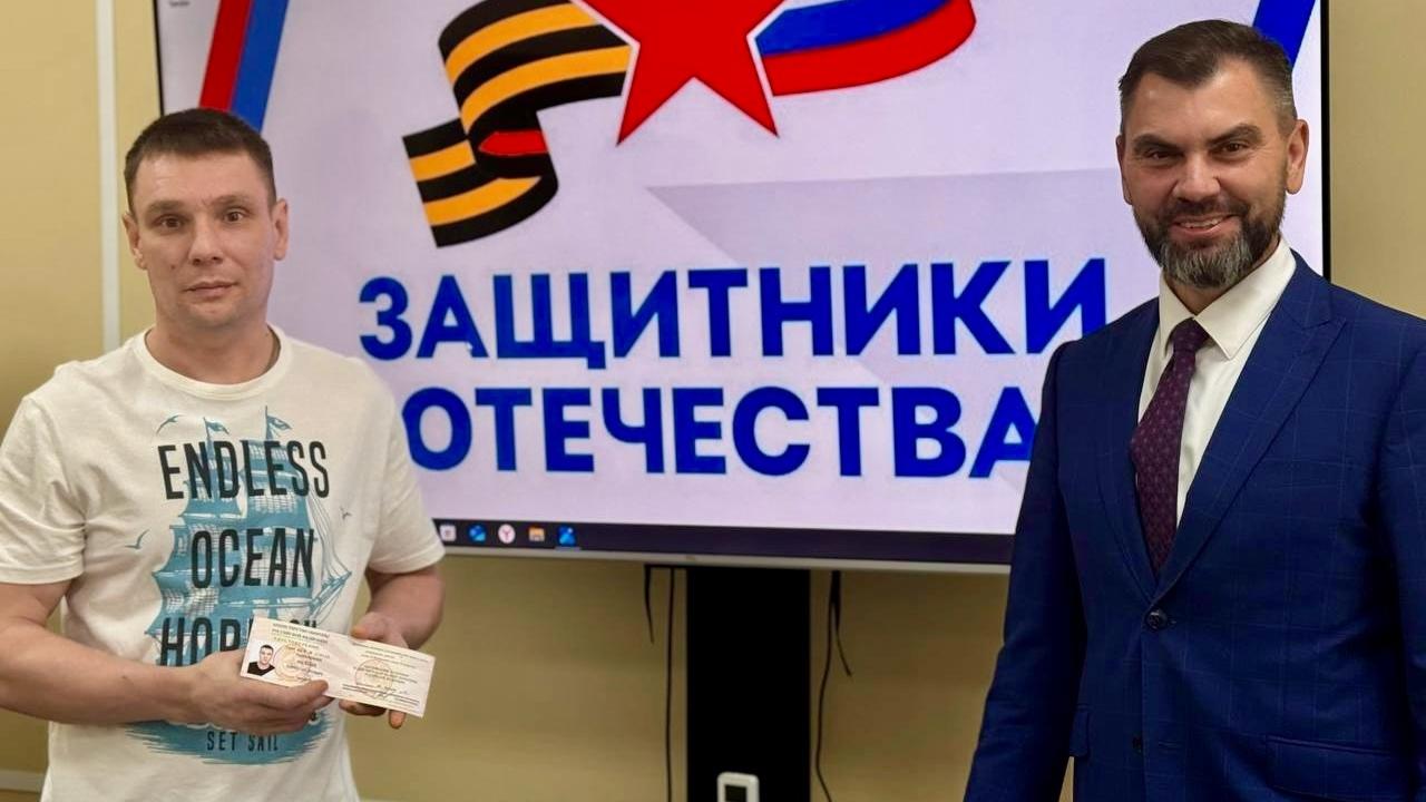 Бойцы ЧВК «Вагнер» в Мордовии получили ветеранские удостоверения Бойцы ЧВК «Вагнер» в Мордовии получили ветеранские удостоверения