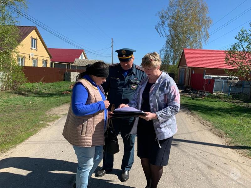 В Мордовии сотрудники МЧС продолжают беседы с гражданами